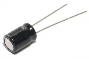 ELECTROLYTIC CAPACITOR 4,7µF 200V 8x12mm